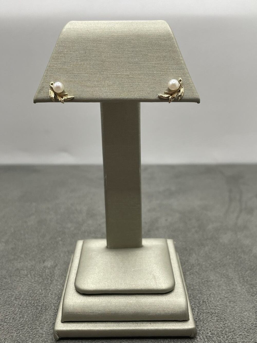14K Yellow Gold Small Pearl & Leaf Earrings (25534)
